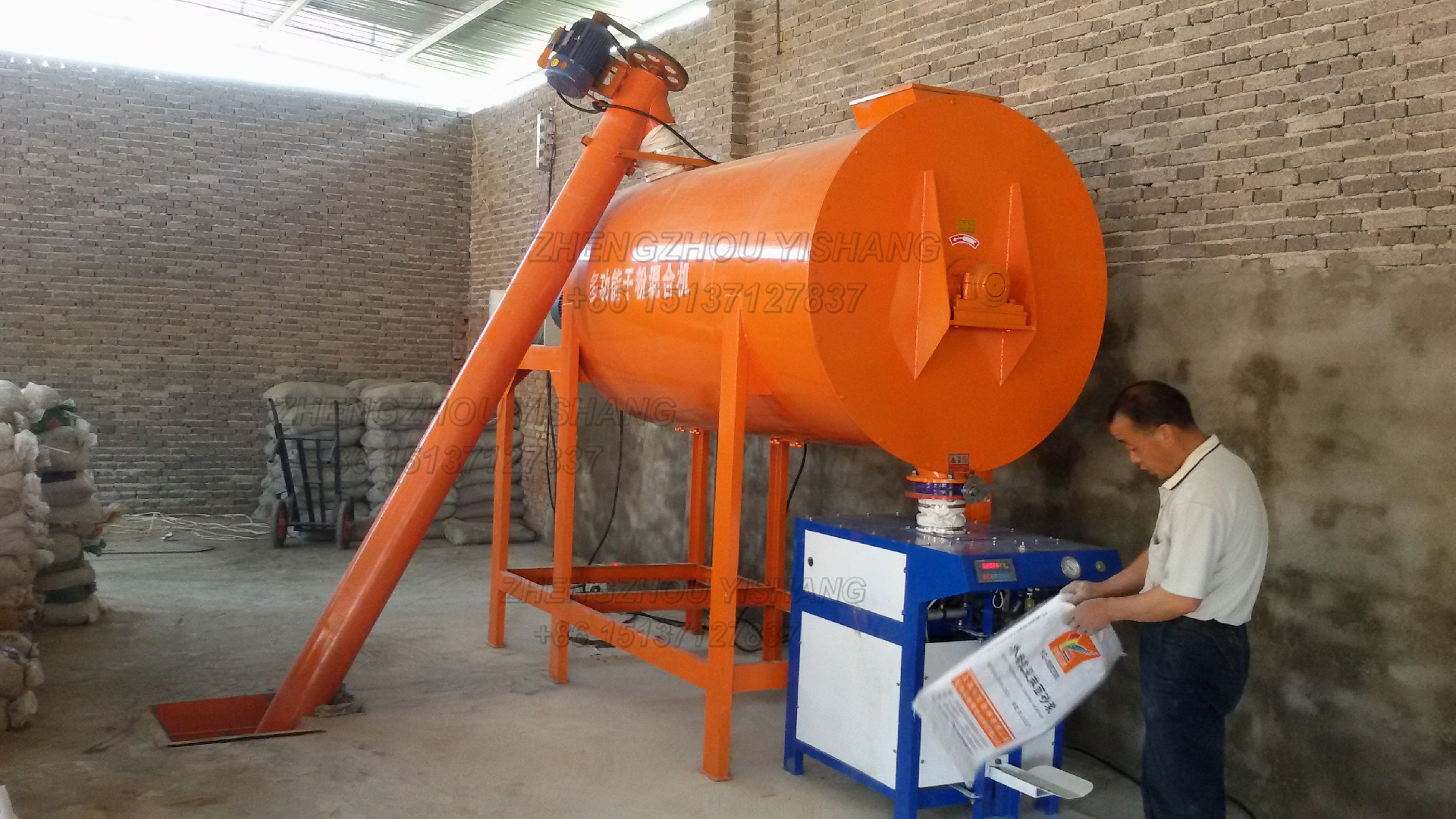 Dry mortar mixer